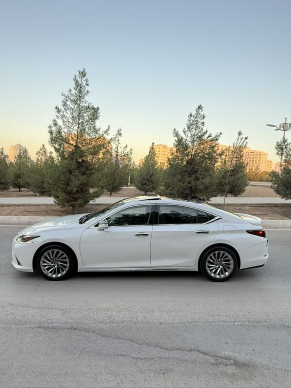 Lexus ES 350 2019 - 550 000 TMT - 30 мкр - img 4