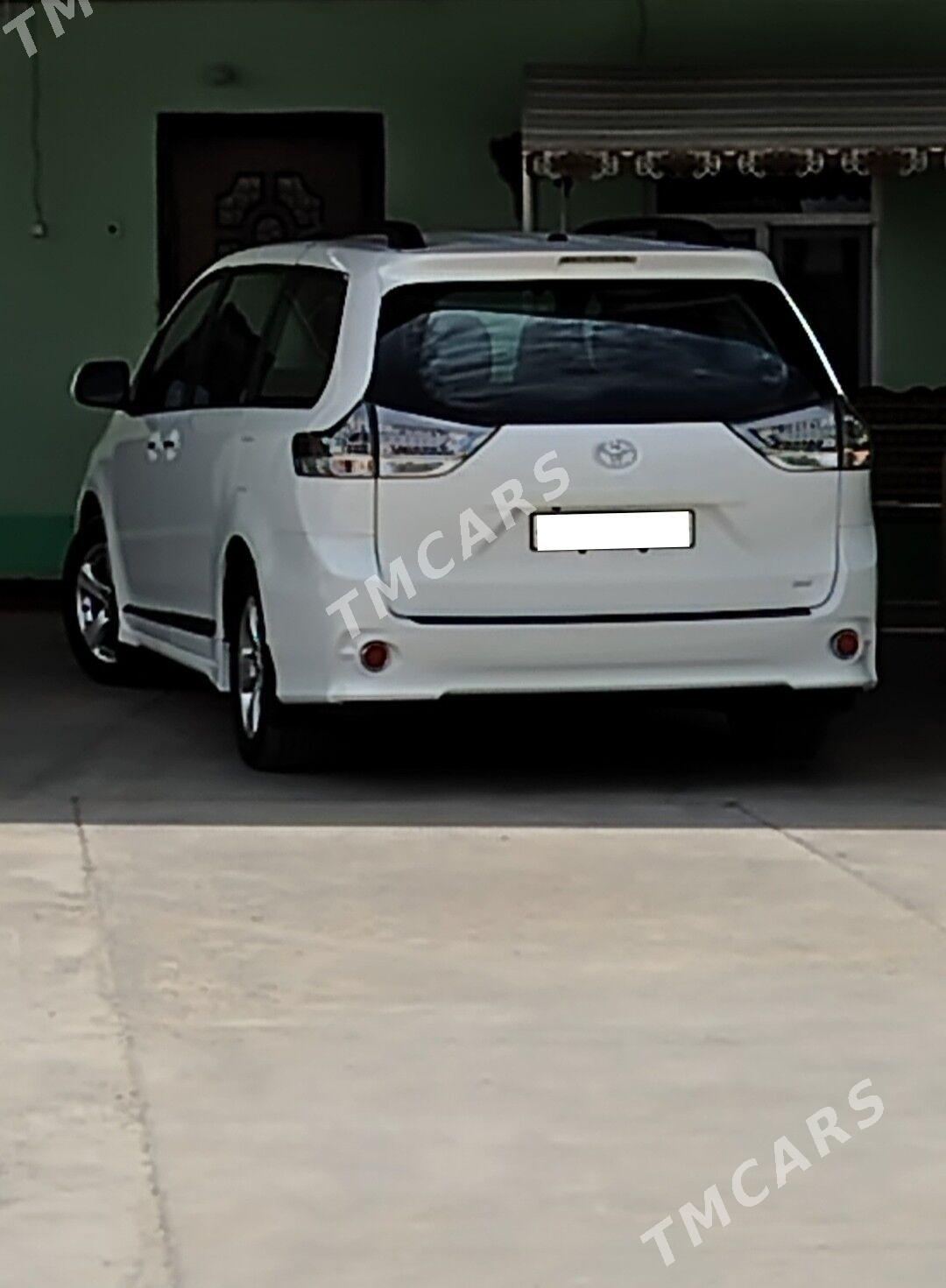 Toyota Sienna 2017 - 440 000 TMT - Гёкдепе - img 5
