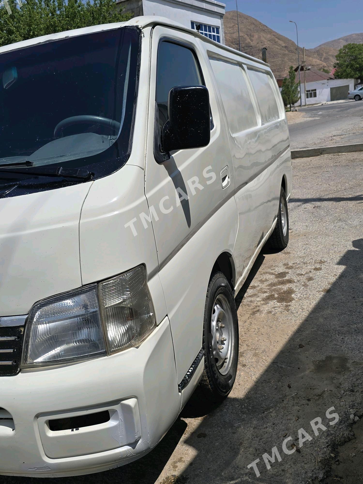 Nissan Urvan 2002 - 70 000 TMT - Балканабат - img 3