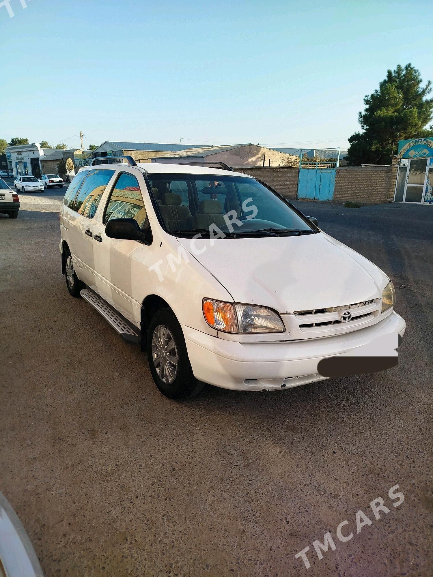 Toyota Sienna 1999 - 130 000 TMT - Мары - img 4