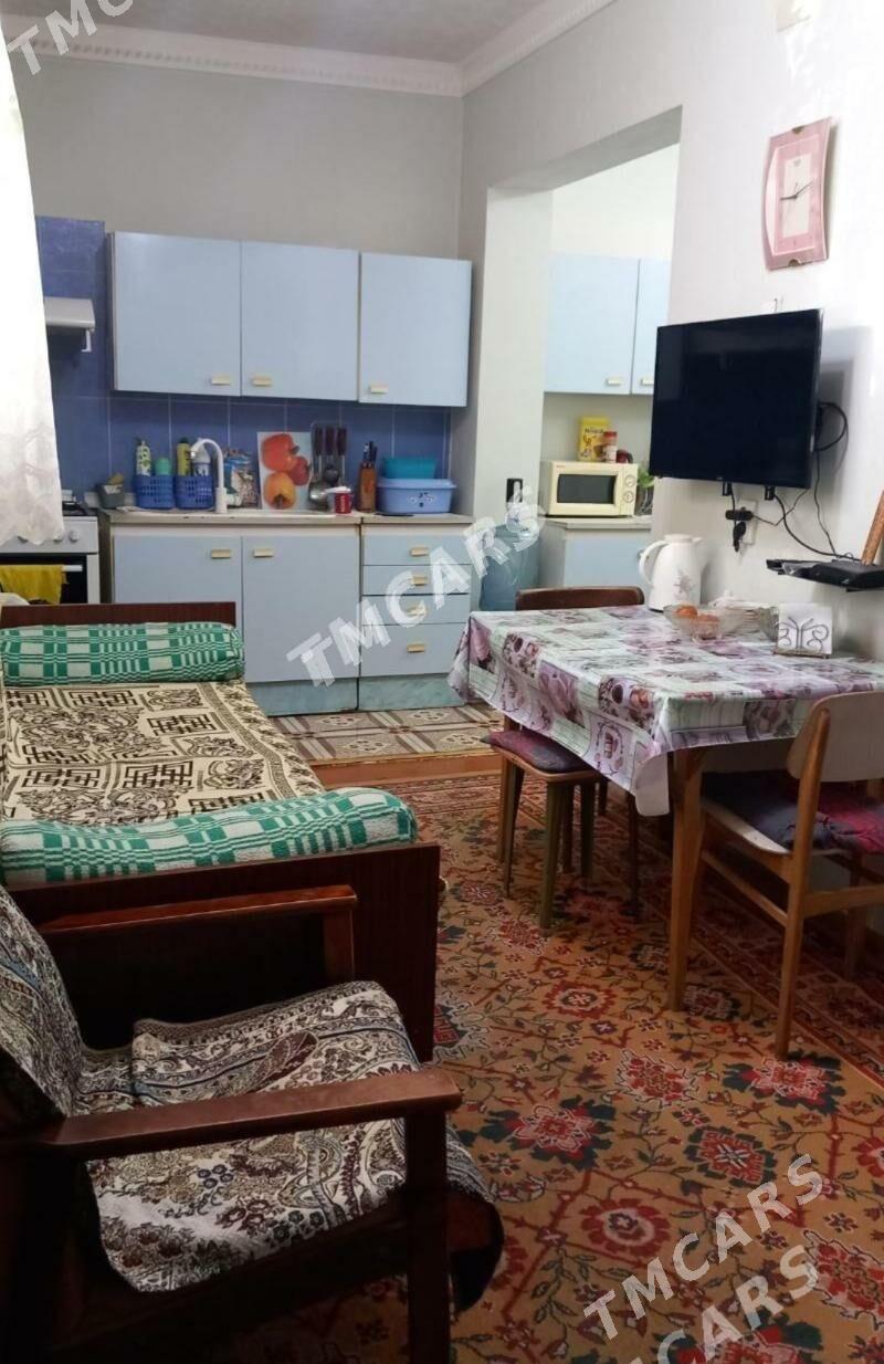 (2476)-NAGINA KÖÇE JENNET BAZARYŇ ÖŇI 3-KOMNAT - 3 мкр - img 2