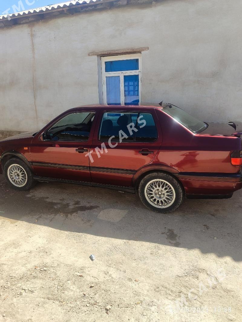 Volkswagen Jetta 1993 - 30 000 TMT - Саят - img 3