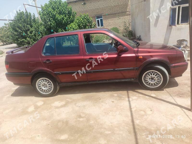 Volkswagen Jetta 1993 - 30 000 TMT - Саят - img 9