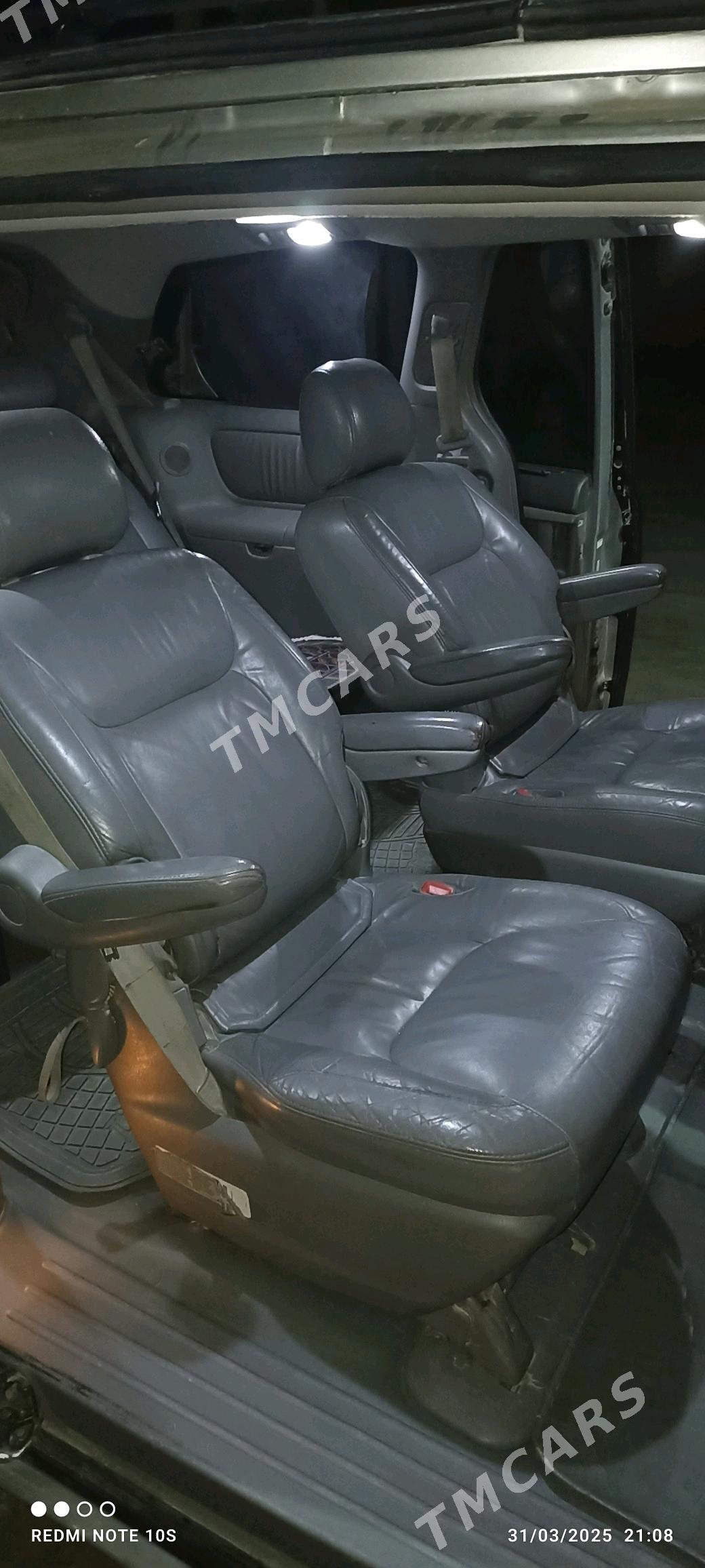 Toyota Sienna 2004 - 220 000 TMT - Гарабекевюл - img 3