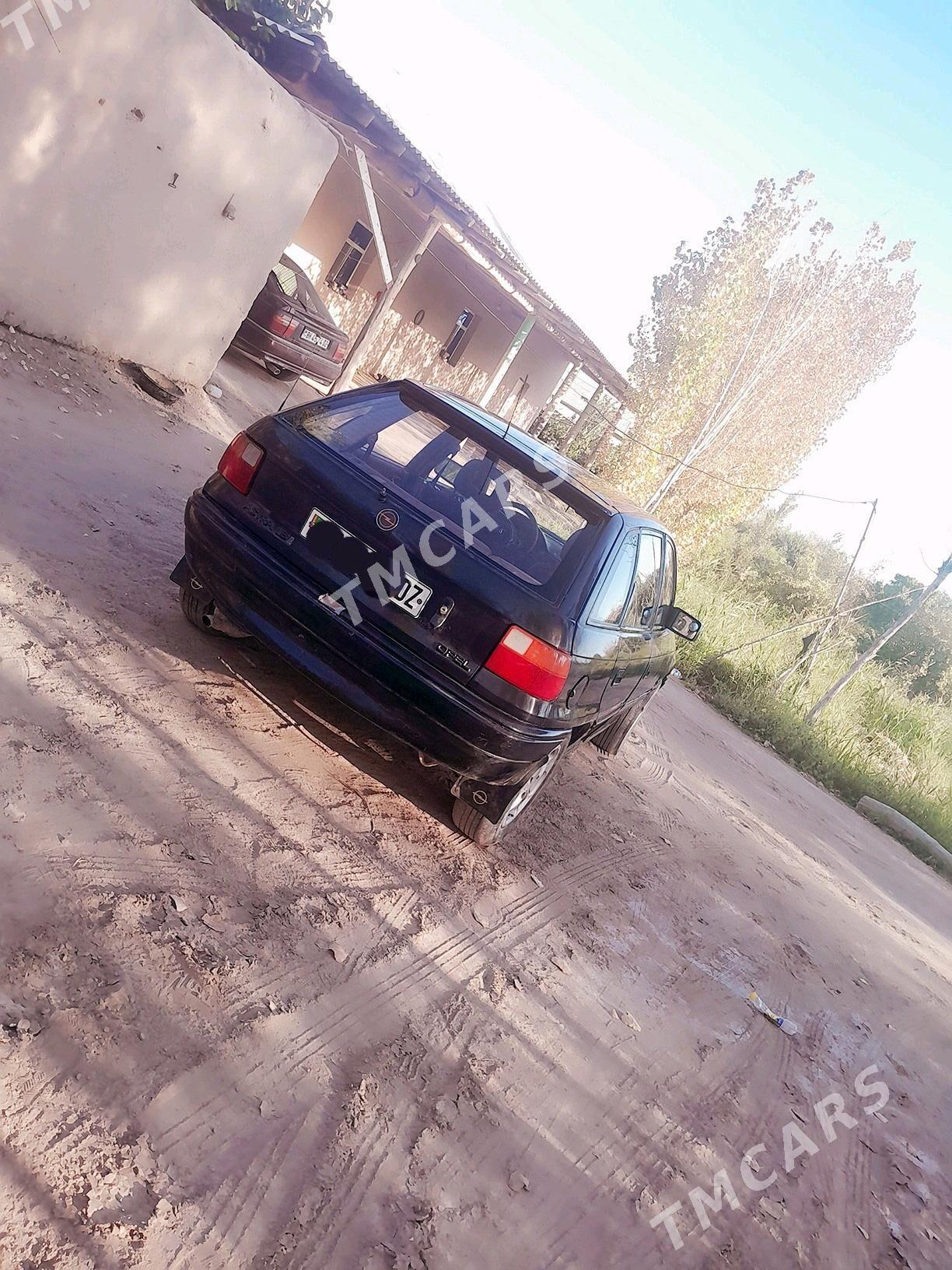 Opel Astra 1993 - 30 000 TMT - Гурбансолтан Едже - img 3