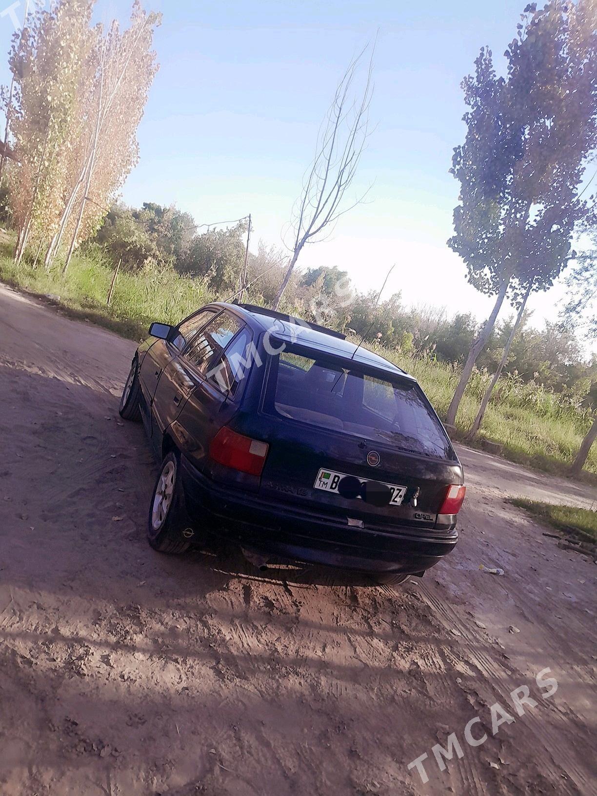 Opel Astra 1993 - 30 000 TMT - Гурбансолтан Едже - img 4