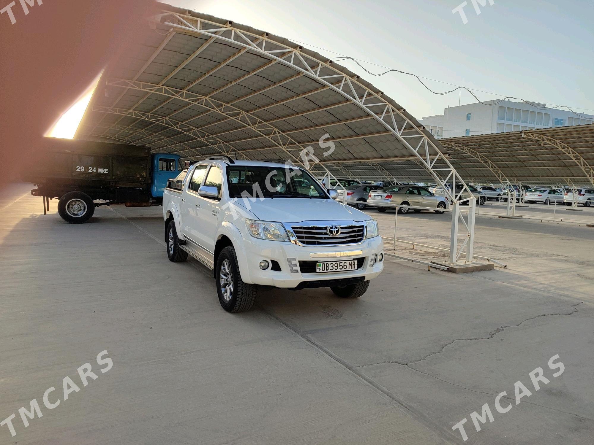 Toyota Hilux 2014 - 440 000 TMT - Мары - img 3