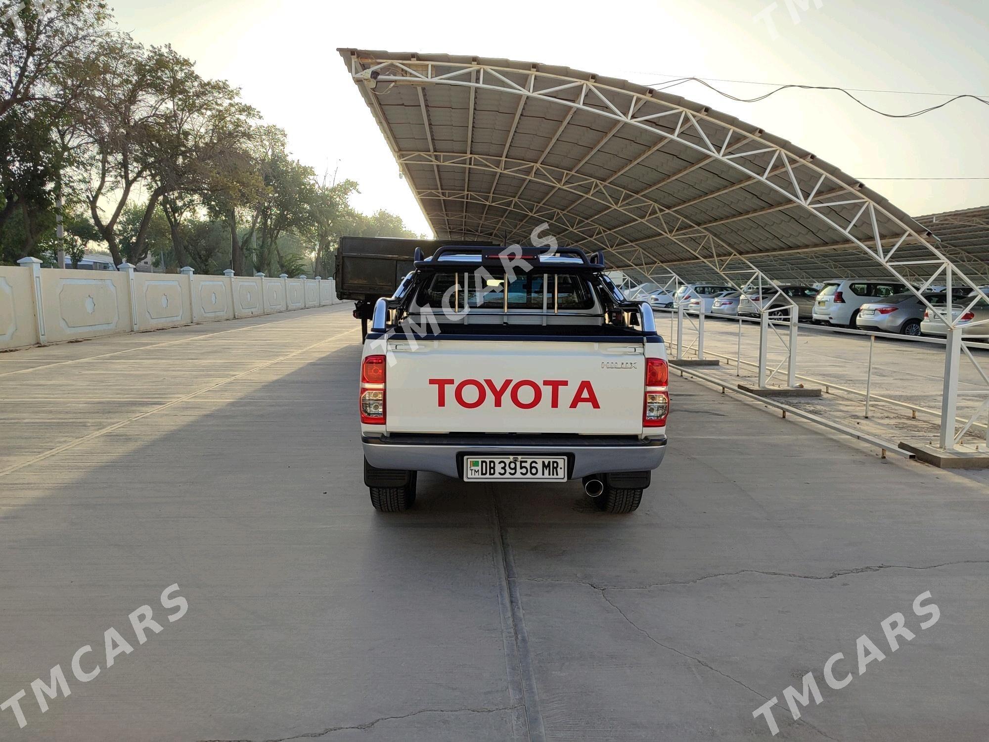 Toyota Hilux 2014 - 440 000 TMT - Мары - img 4