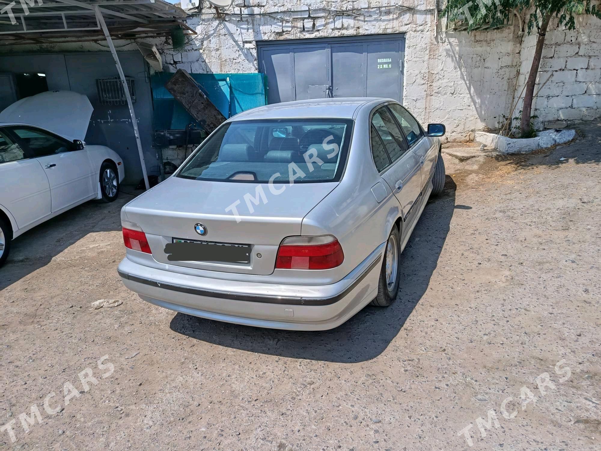BMW E39 1998 - 95 000 TMT - Türkmenbaşy - img 3