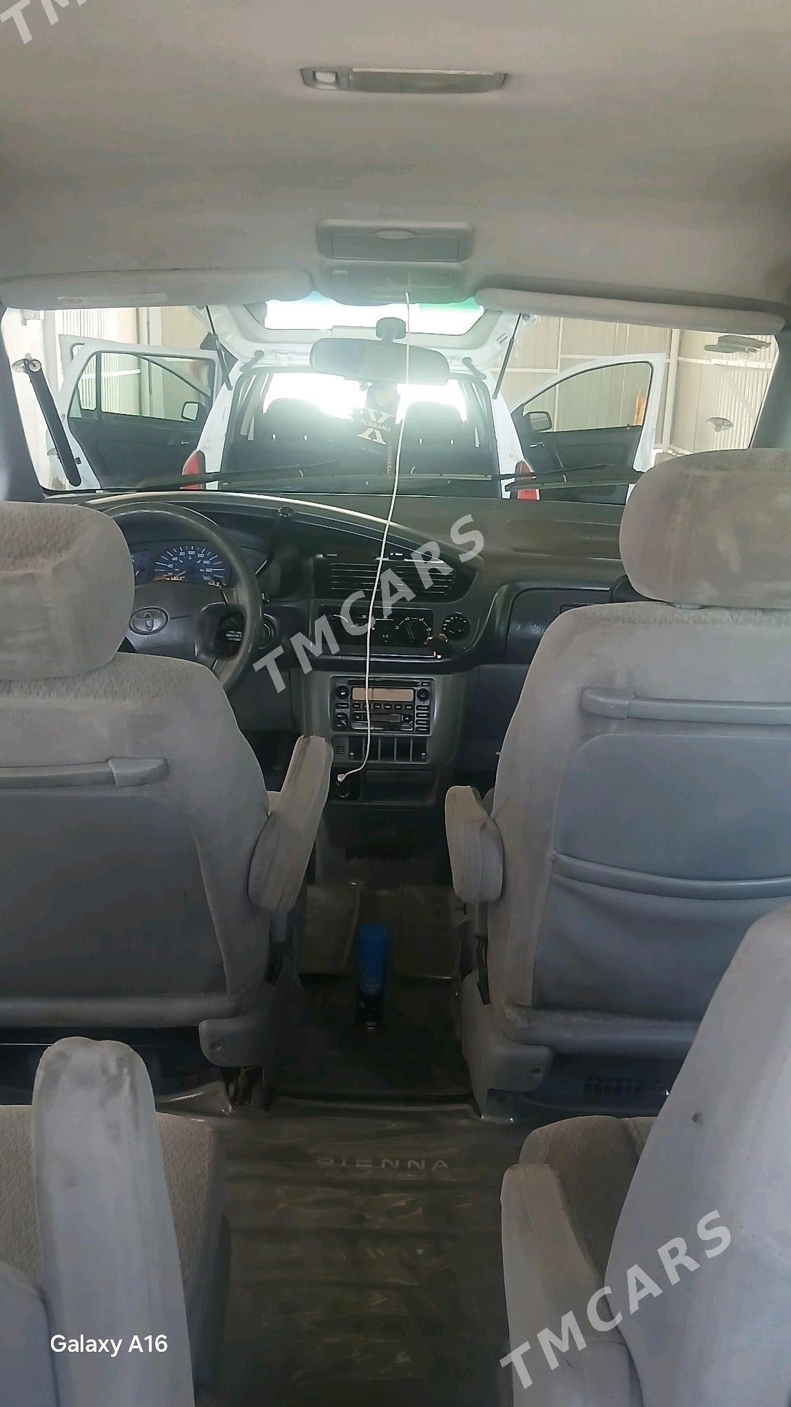 Toyota Sienna 2002 - 170 000 TMT - Мары - img 10
