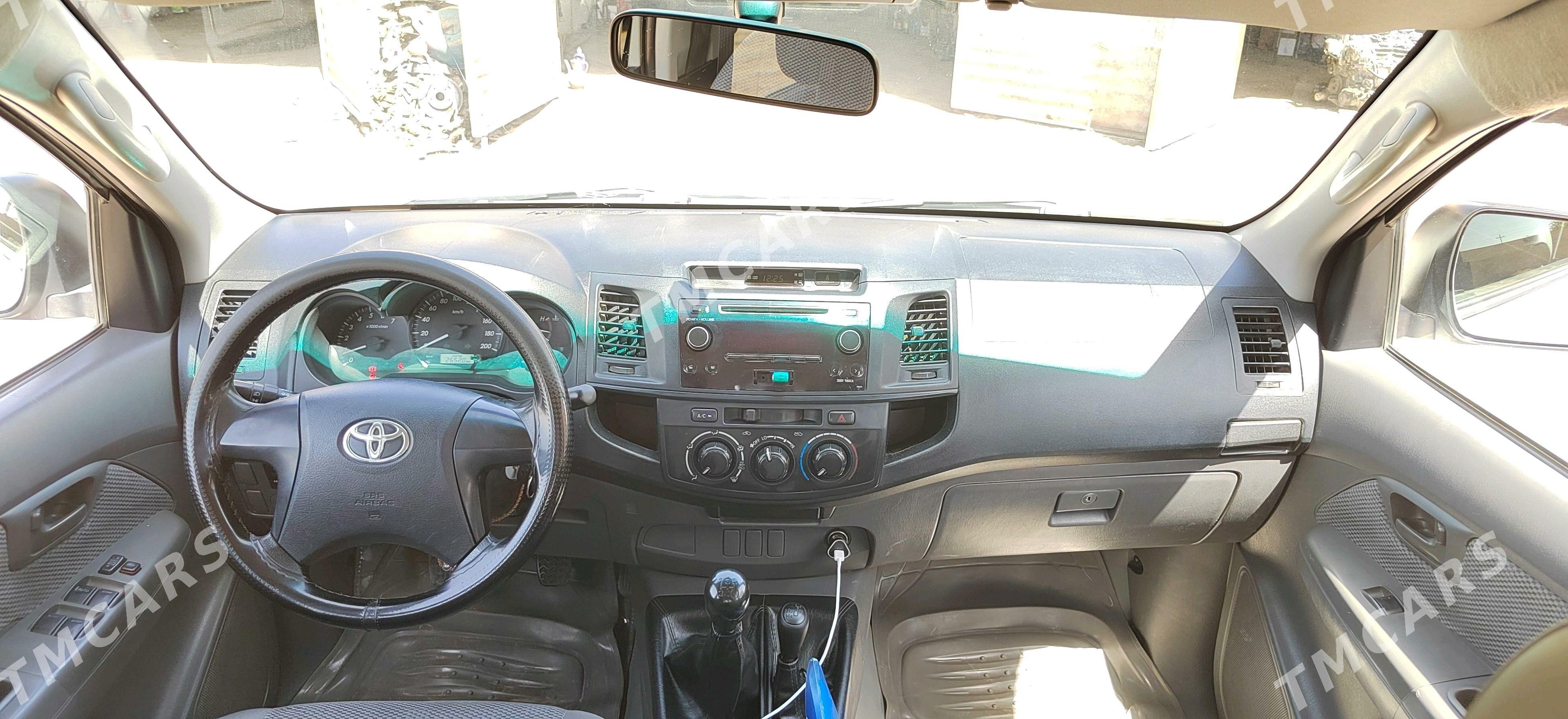 Toyota Hilux 2014 - 380 000 TMT - Ёлётен - img 2