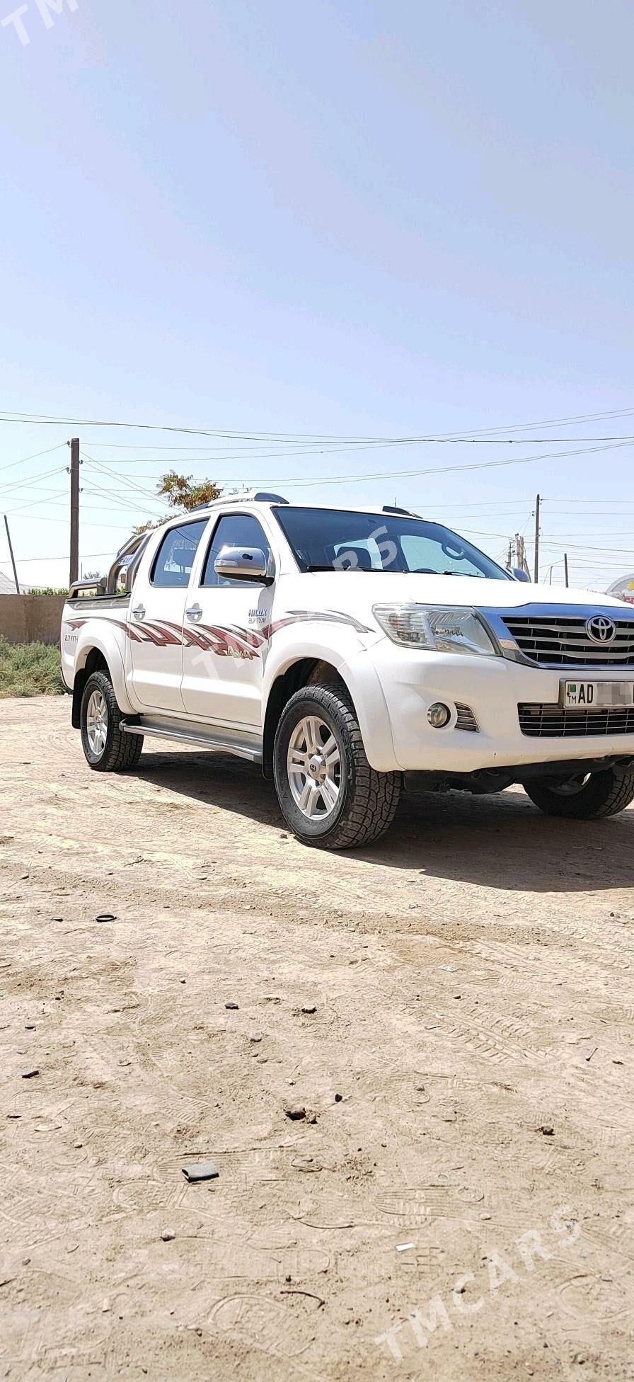 Toyota Hilux 2014 - 380 000 TMT - Ёлётен - img 10