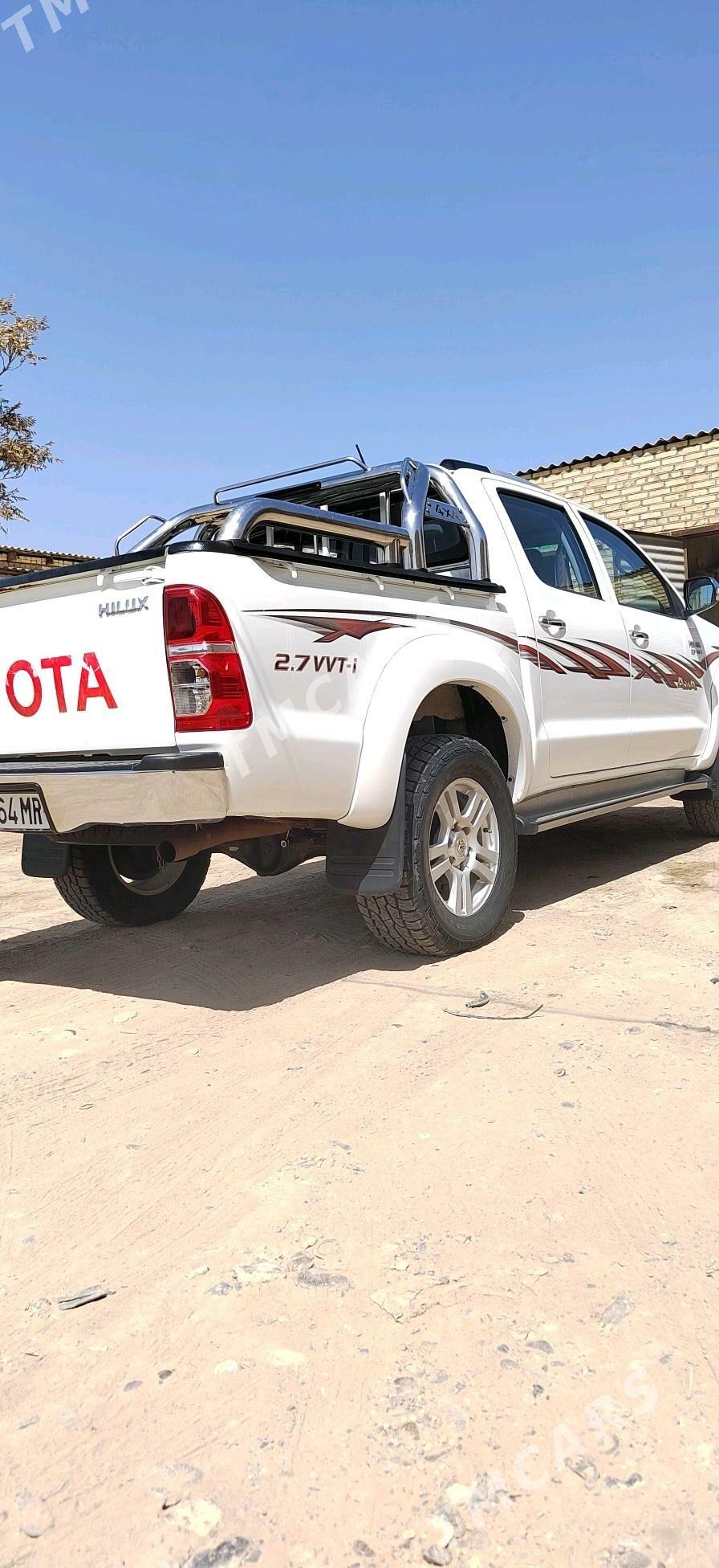 Toyota Hilux 2014 - 380 000 TMT - Ёлётен - img 7