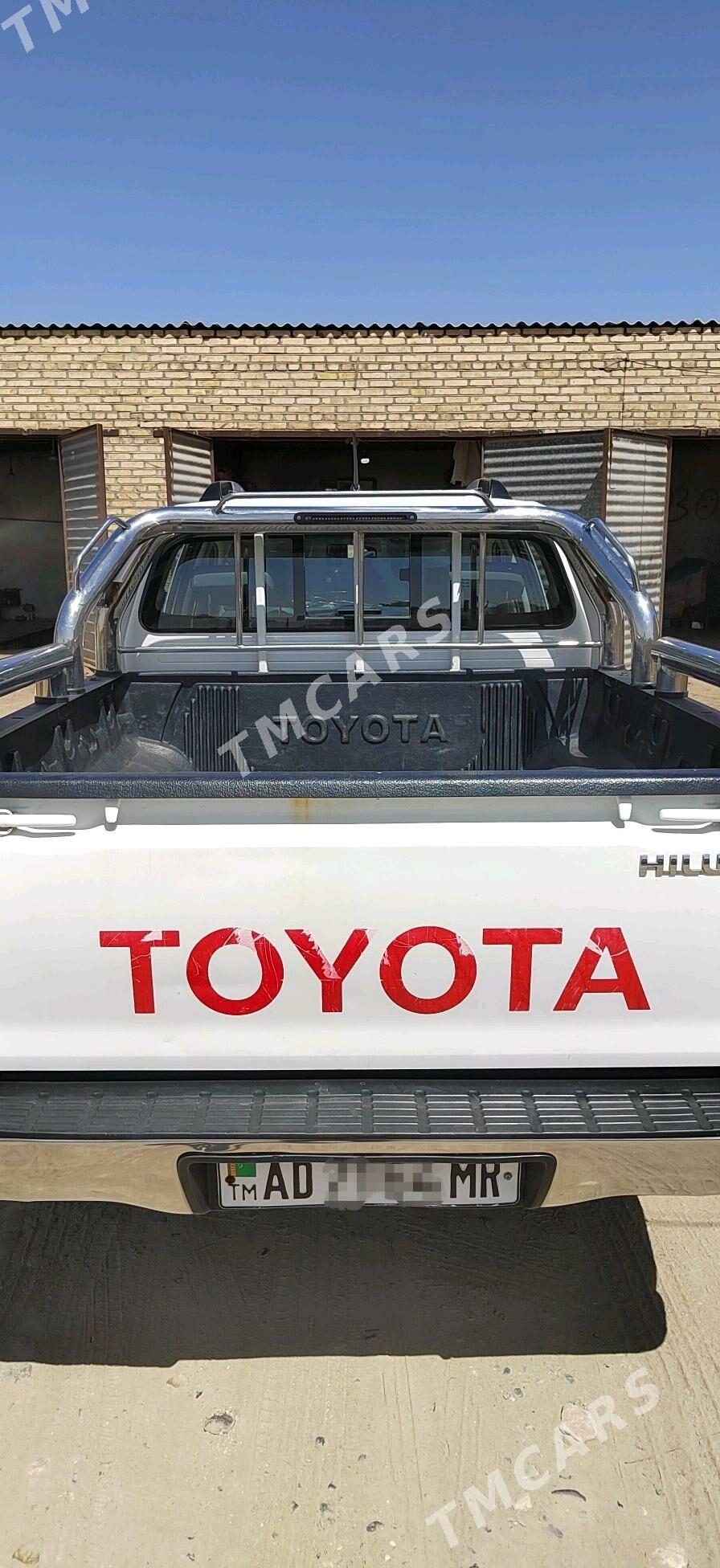 Toyota Hilux 2014 - 380 000 TMT - Ёлётен - img 8