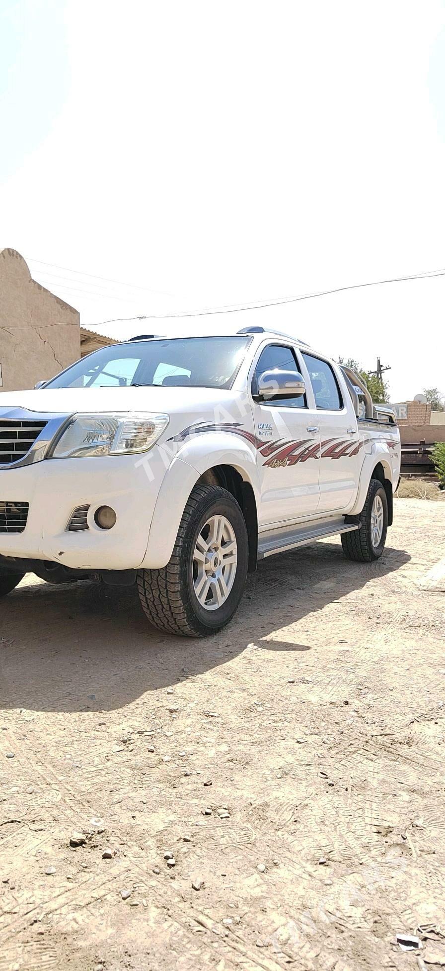 Toyota Hilux 2014 - 380 000 TMT - Ёлётен - img 6