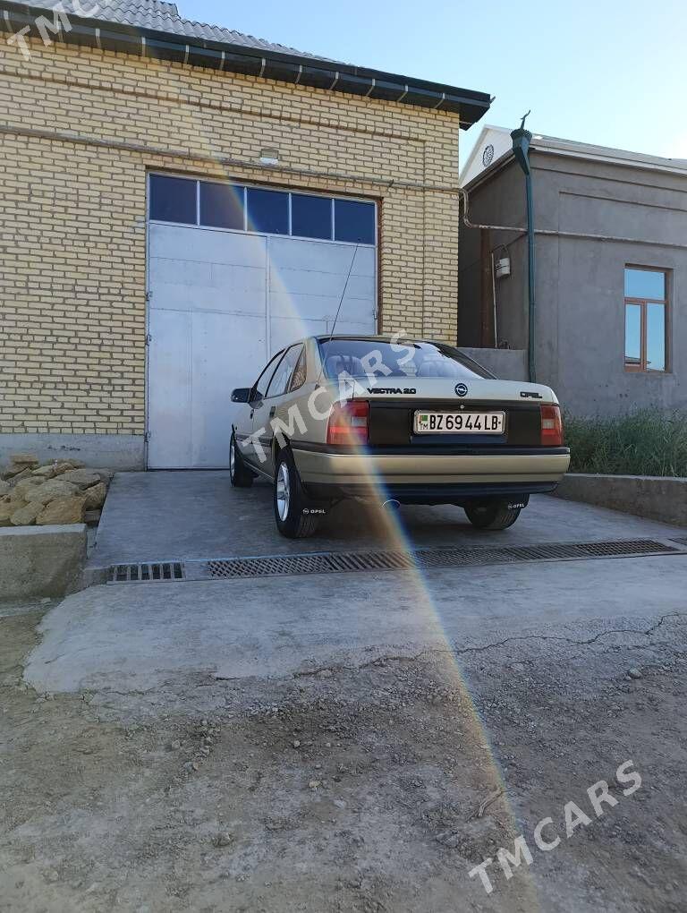 Opel Vectra 1989 - 45 000 TMT - Darganata - img 3