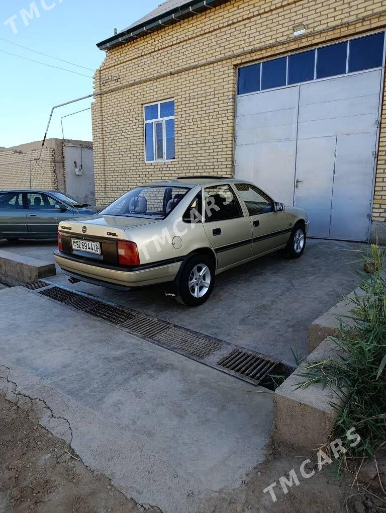 Opel Vectra 1989 - 45 000 TMT - Darganata - img 2
