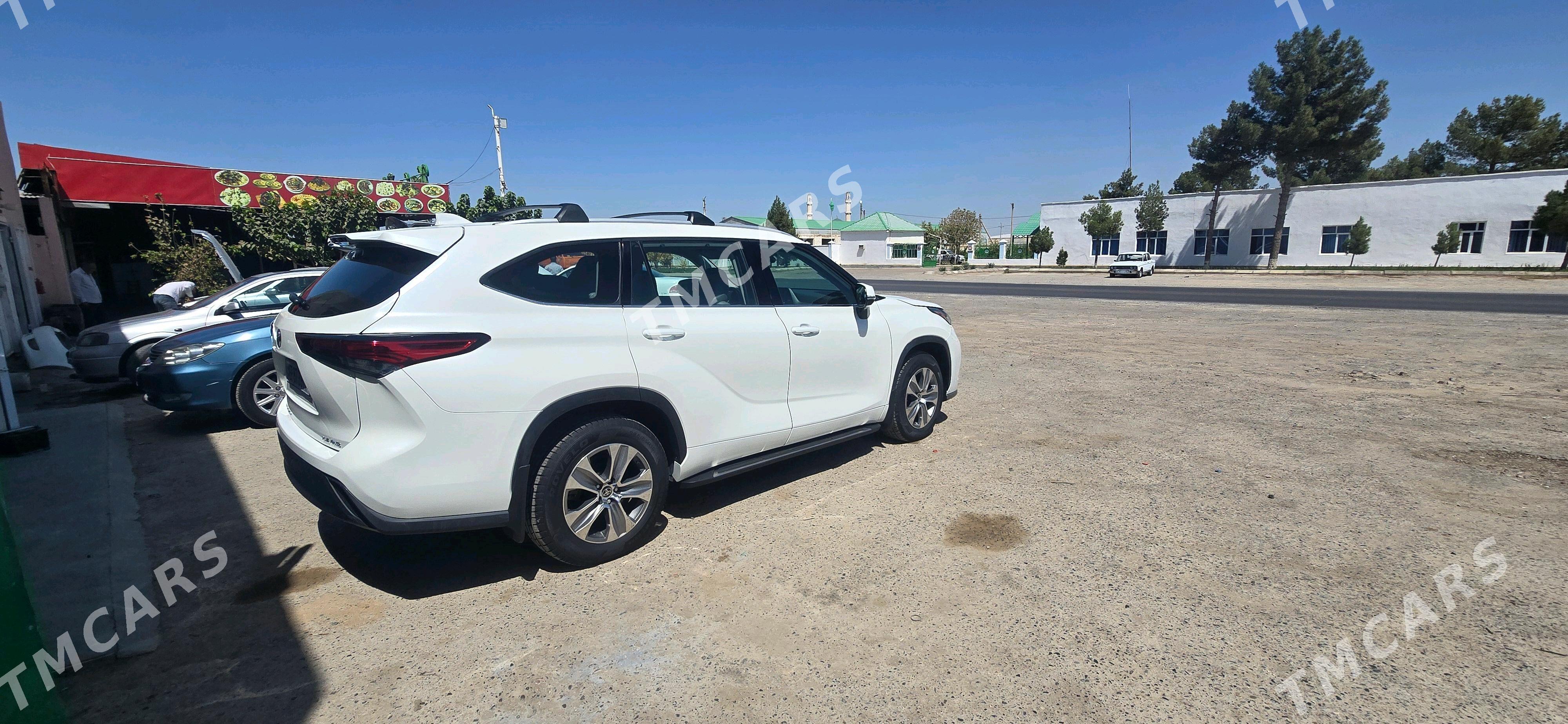 Toyota Highlander 2022 - 560 000 TMT - Байрамали - img 4