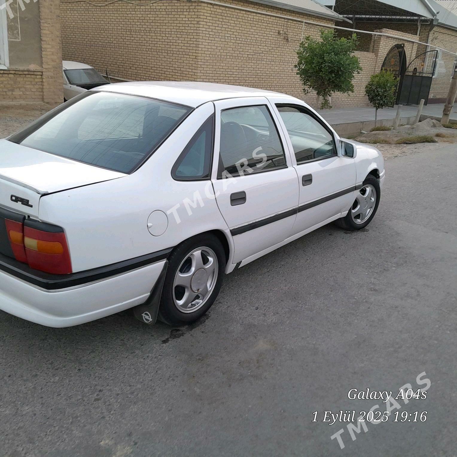 Opel Vectra 1990 - 27 000 TMT - Мары - img 2