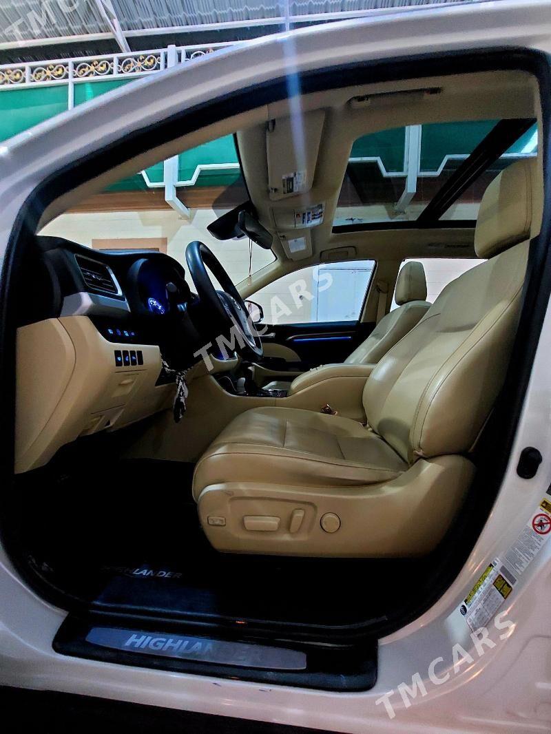 Toyota Highlander 2018 - 670 000 TMT - Бузмеин - img 7