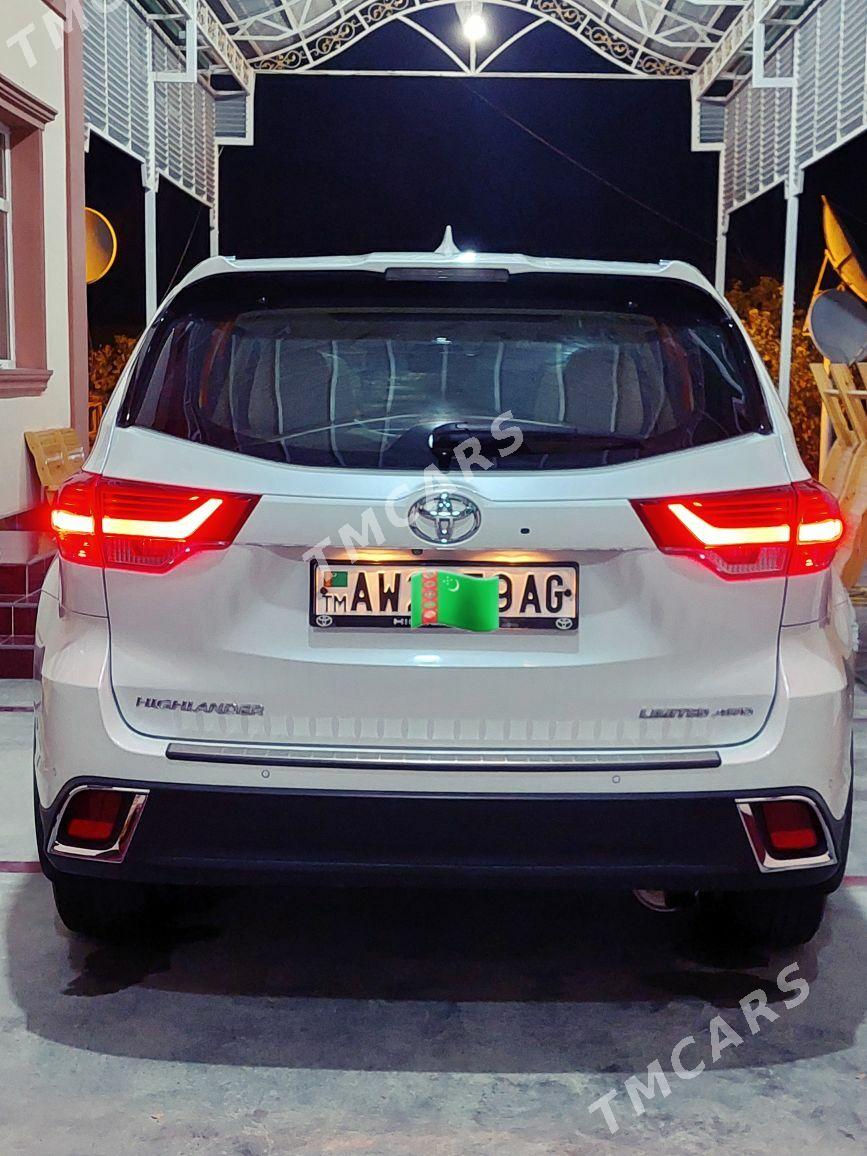 Toyota Highlander 2018 - 670 000 TMT - Бузмеин - img 2