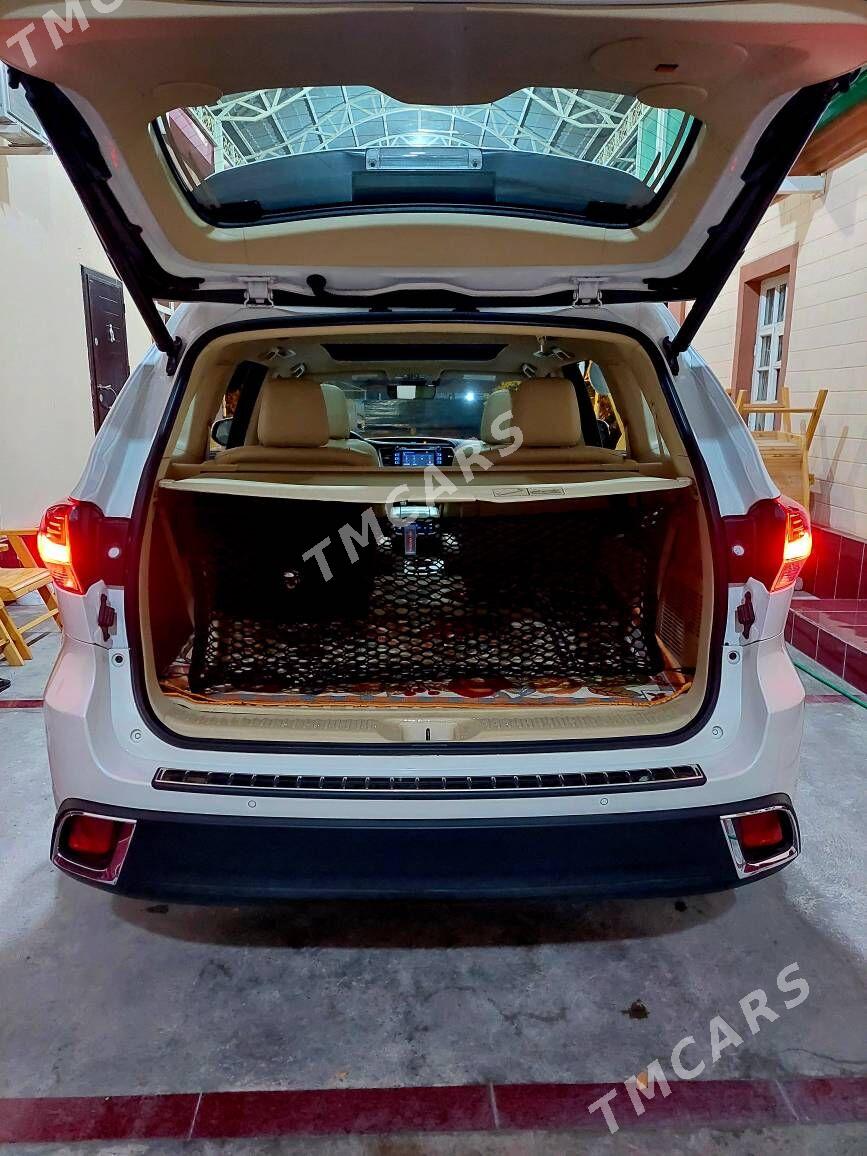 Toyota Highlander 2018 - 670 000 TMT - Бузмеин - img 3
