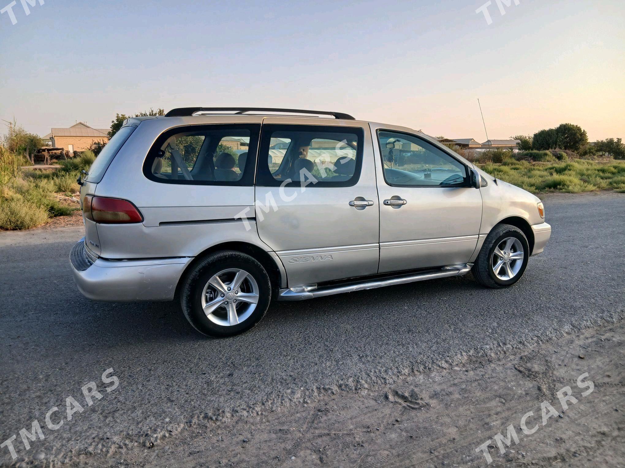 Toyota Sienna 2002 - 135 000 TMT - Мары - img 2