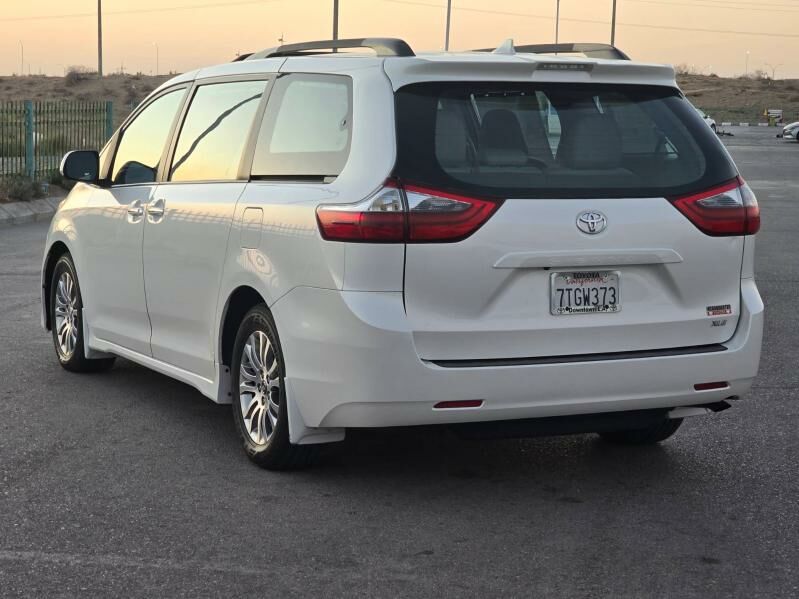 Toyota Sienna 2019 - 530 000 TMT - Aşgabat - img 9