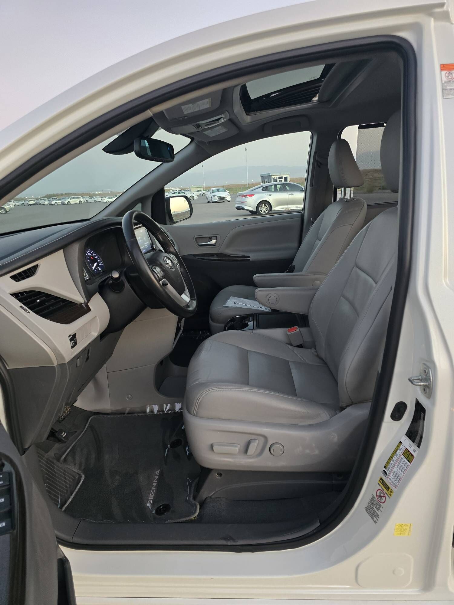 Toyota Sienna 2019 - 530 000 TMT - Aşgabat - img 8