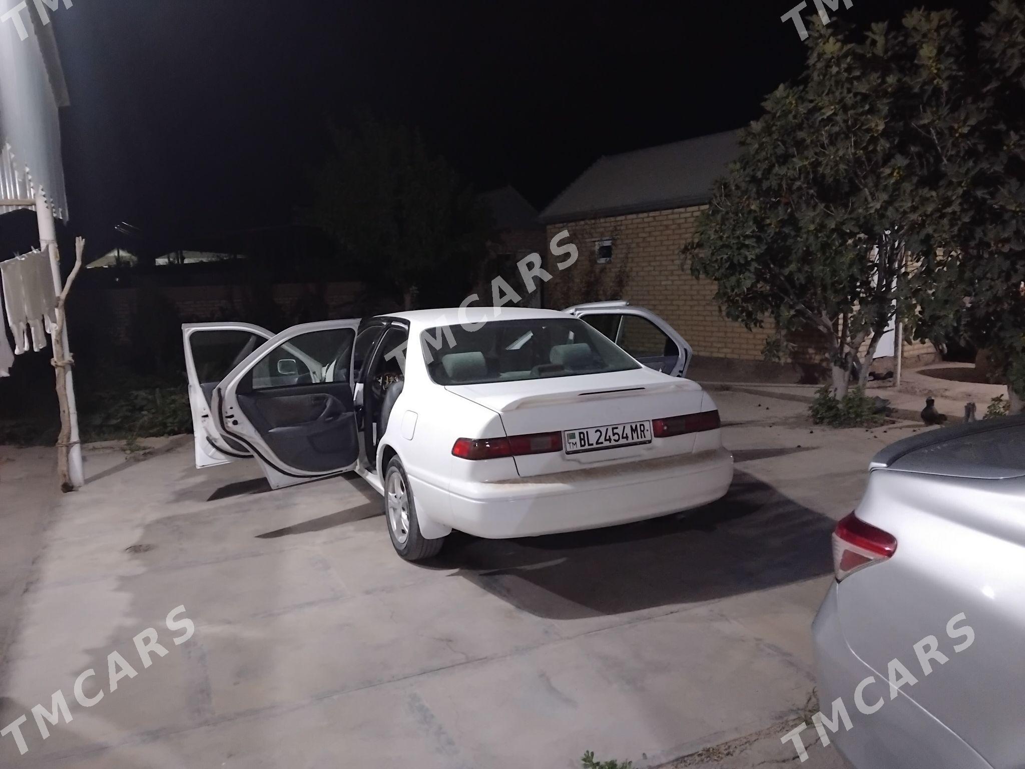 Toyota Camry 1999 - 130 000 TMT - Мары - img 9