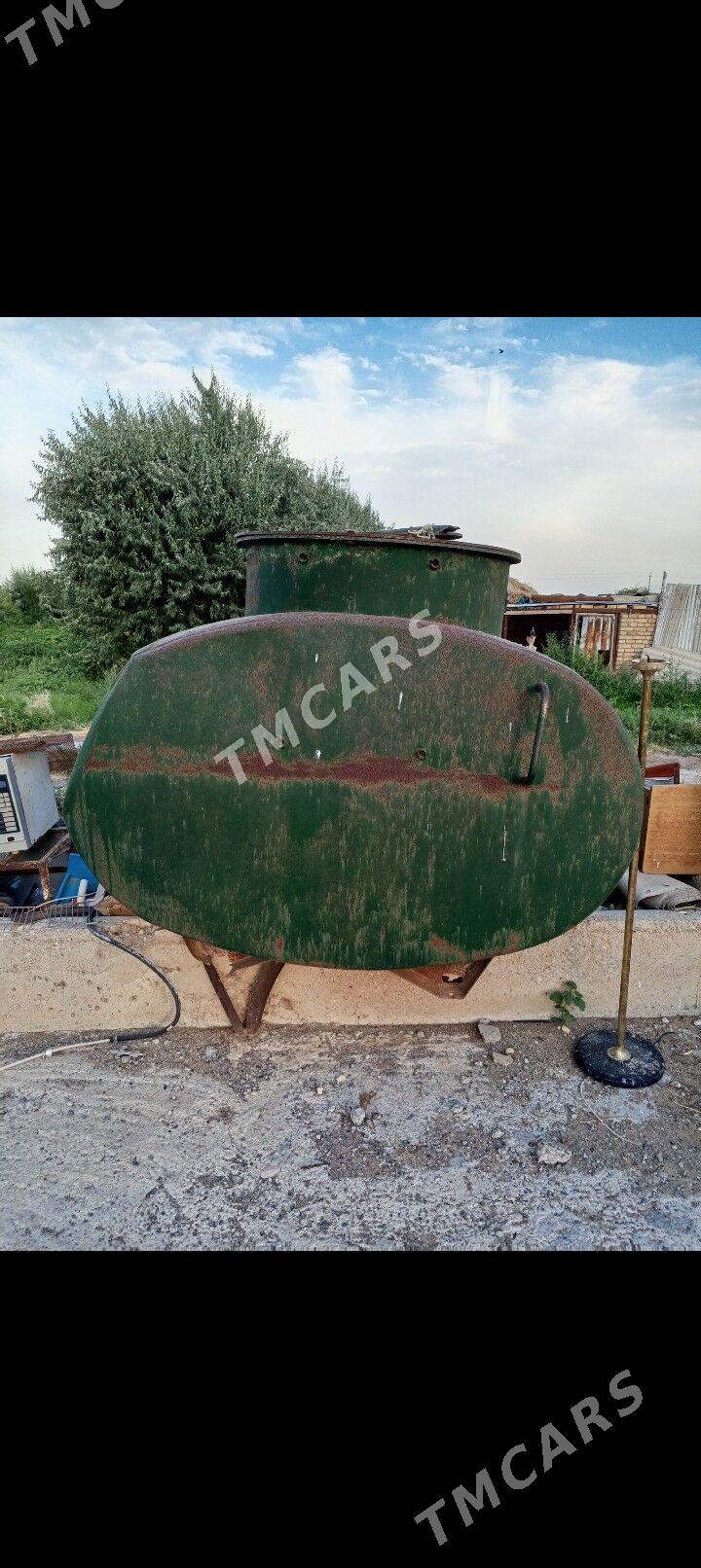 Suw bocka 4 tonluk - Ýaşlyk - img 2