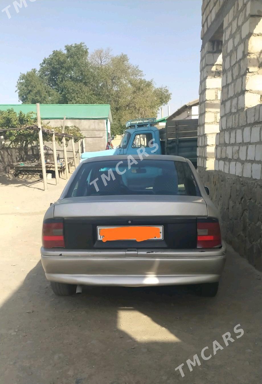 Opel Vectra 1992 - 28 000 TMT - Берекет - img 2