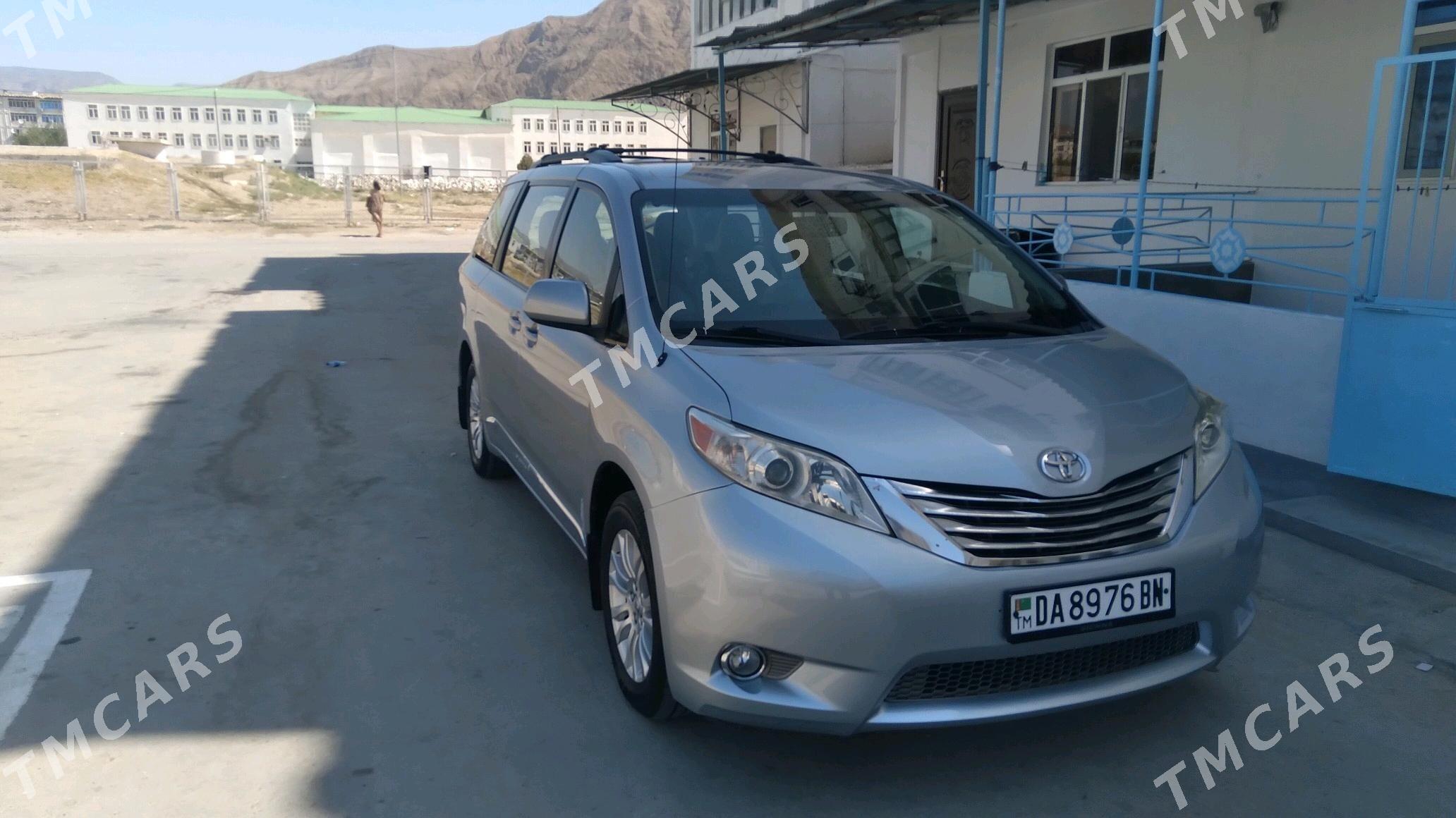 Toyota Sienna 2011 - 300 000 TMT - Джебел - img 2
