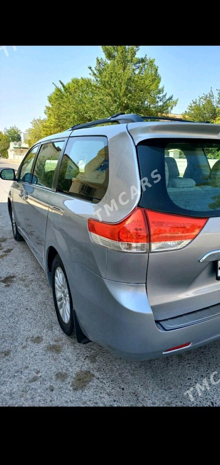 Toyota Sienna 2011 - 300 000 TMT - Джебел - img 4