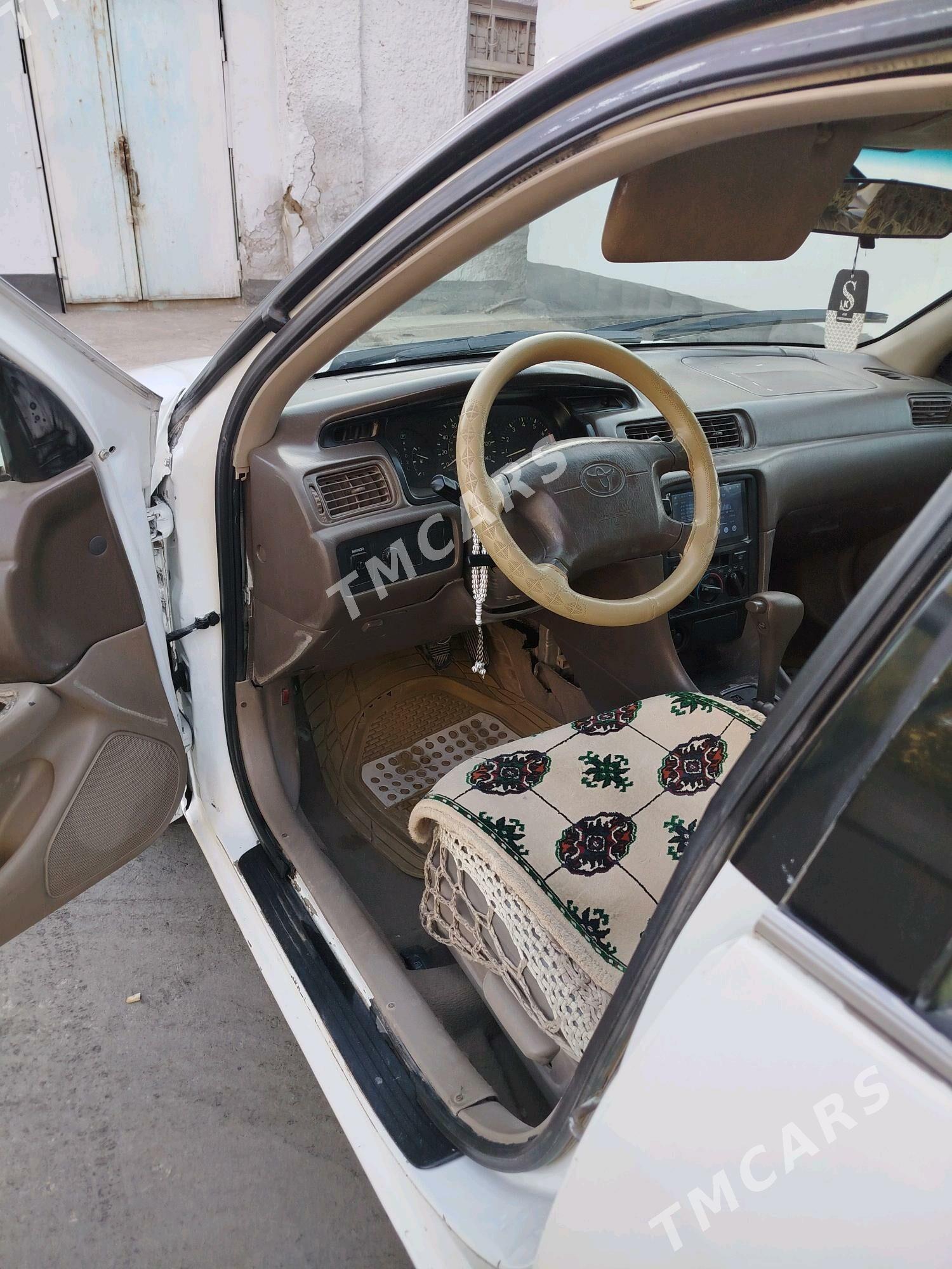 Toyota Camry 2000 - 125 000 TMT - Теджен - img 2