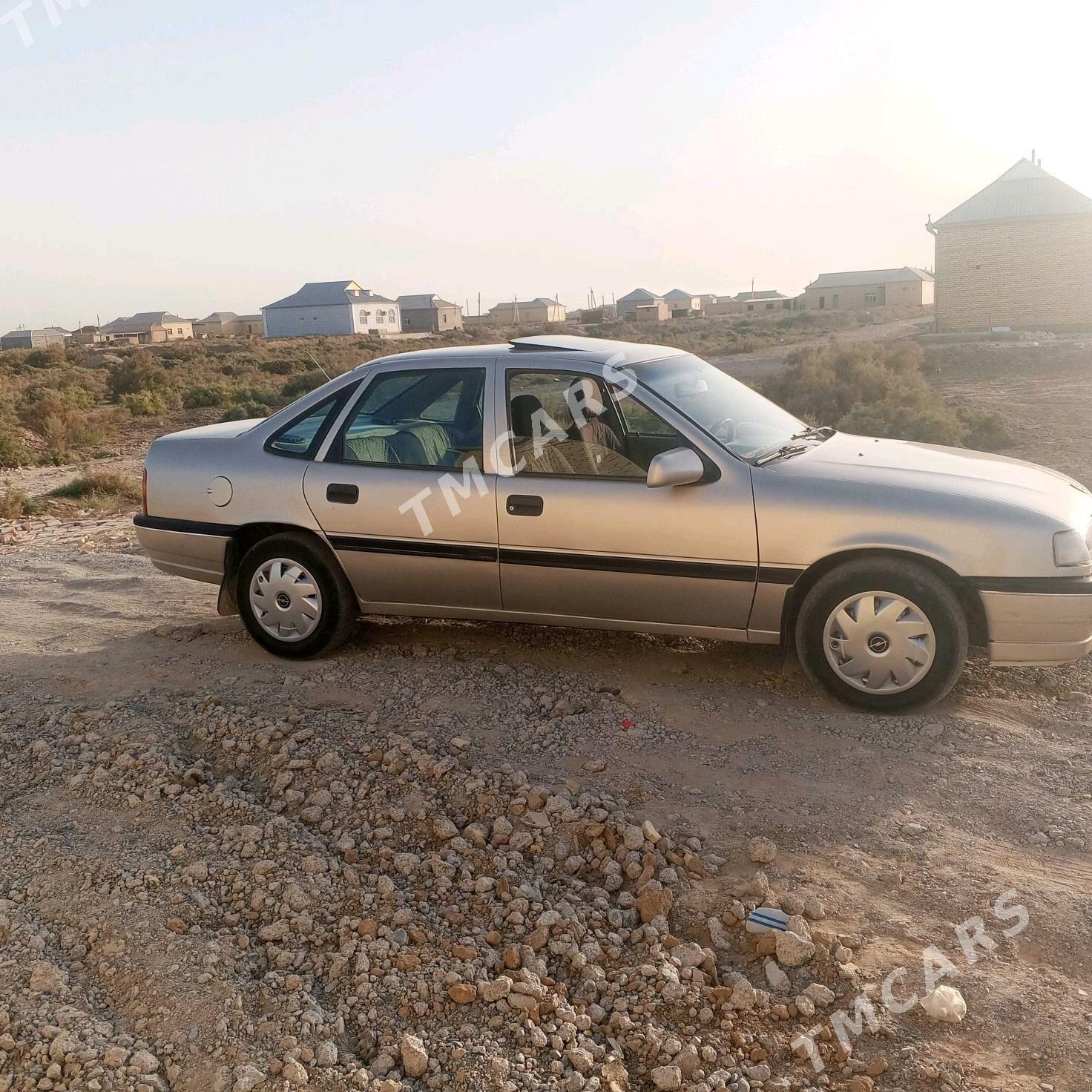 Opel Vectra 1992 - 36 000 TMT - Байрамали - img 3