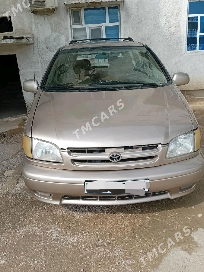 Toyota Sienna 2000 - 132 000 TMT - Балканабат - img 3