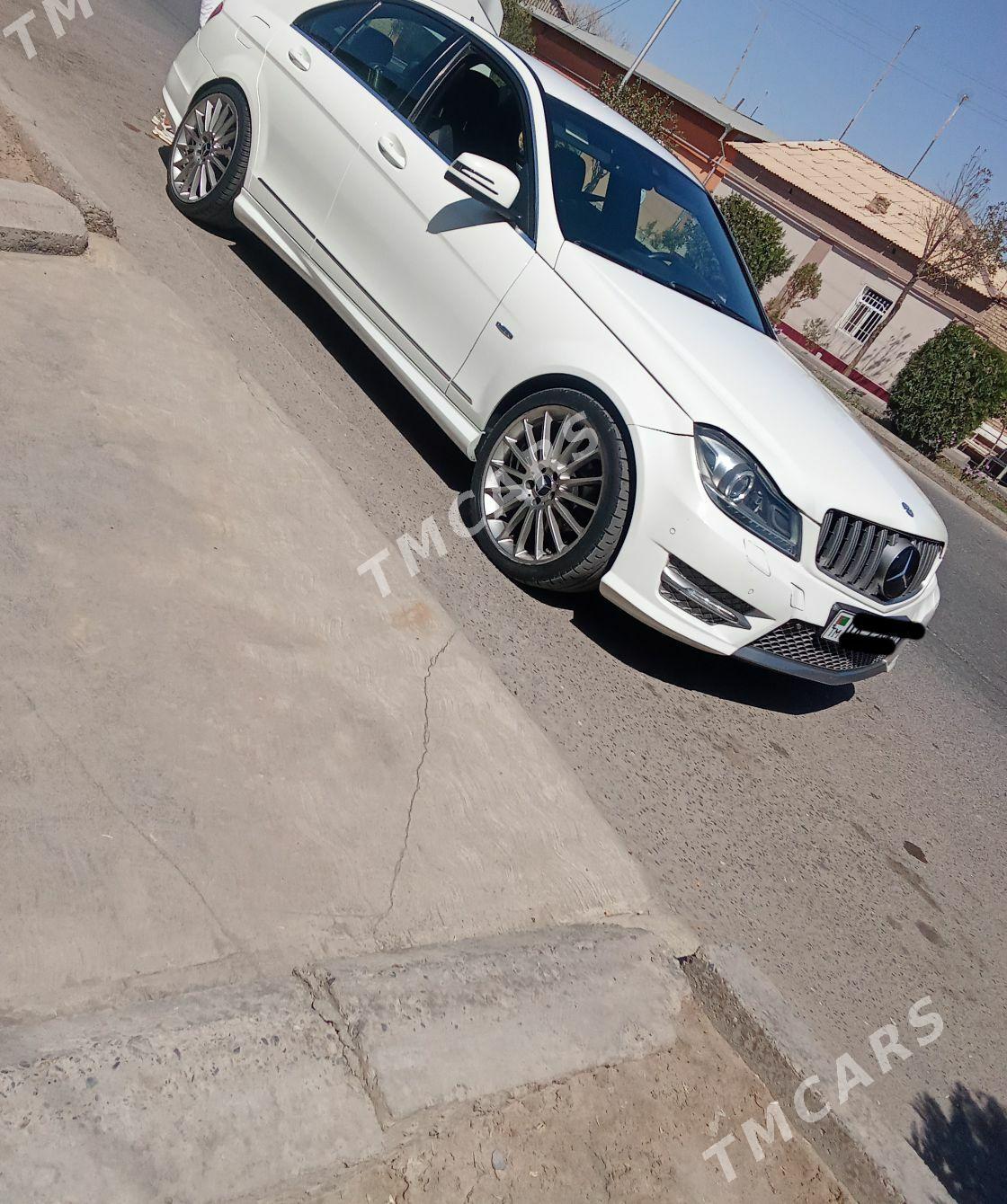 Mercedes-Benz C250 2012 - 200 000 TMT - Дашогуз - img 2