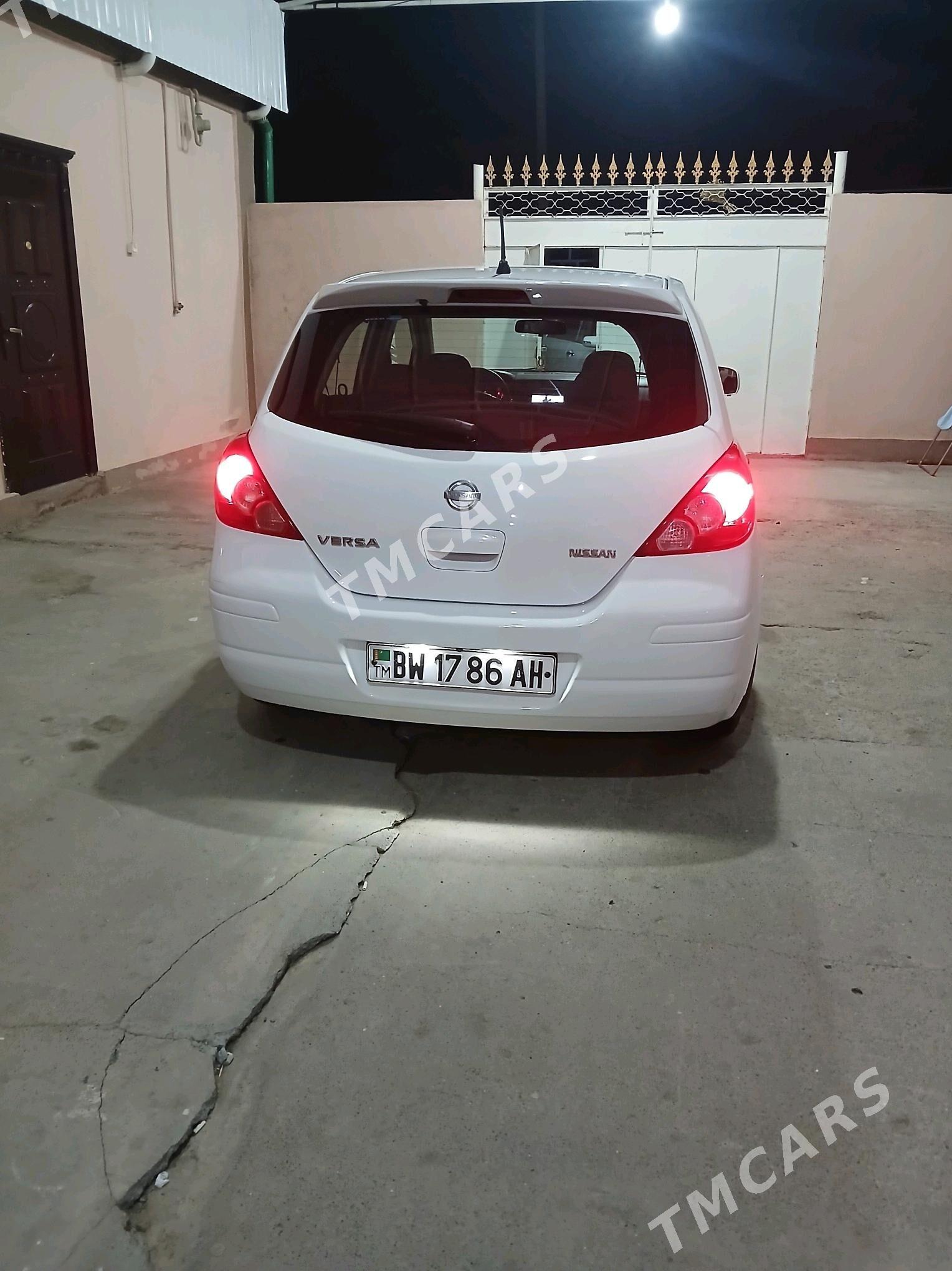 Nissan Versa 2010 - 125 000 TMT - Ашхабад - img 4