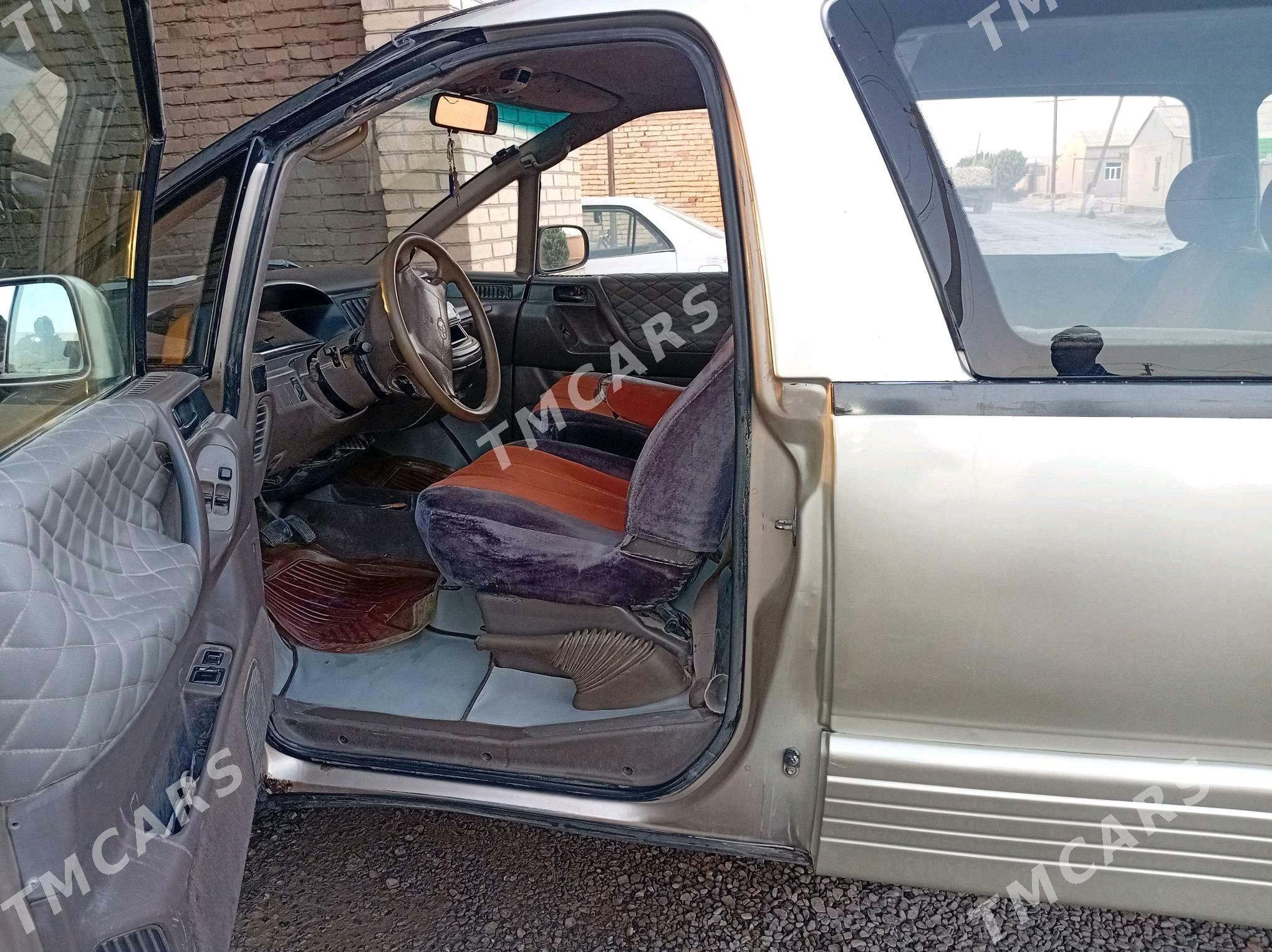 Toyota Previa 1993 - 60 000 TMT - Халач - img 4