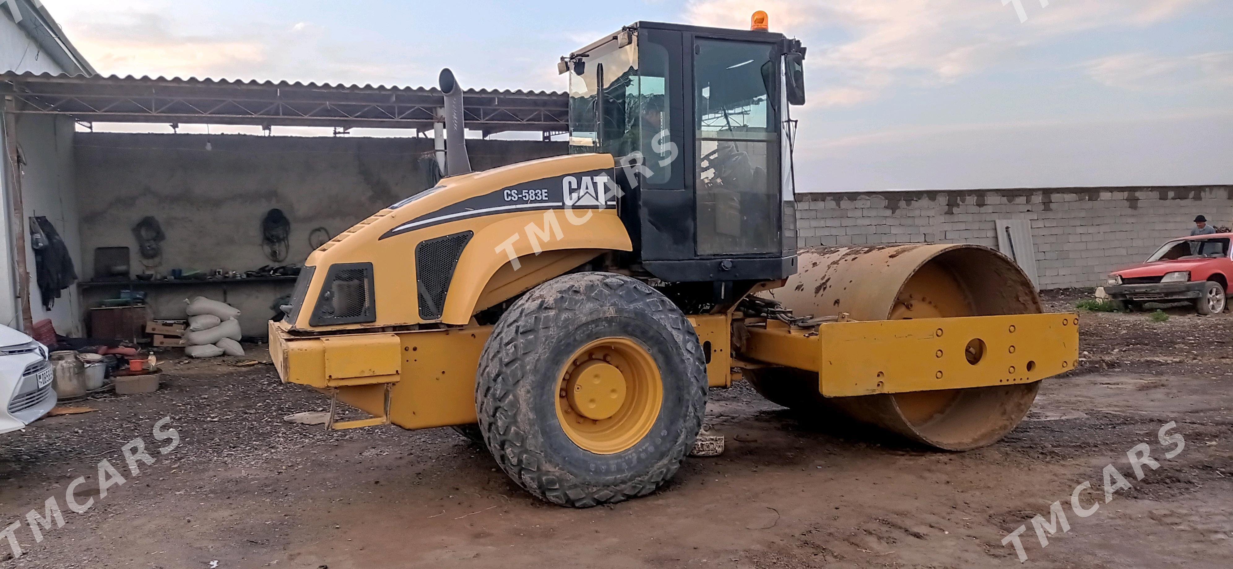 Caterpillar Forklift 2011 - 350 000 TMT - Büzmeýin - img 2