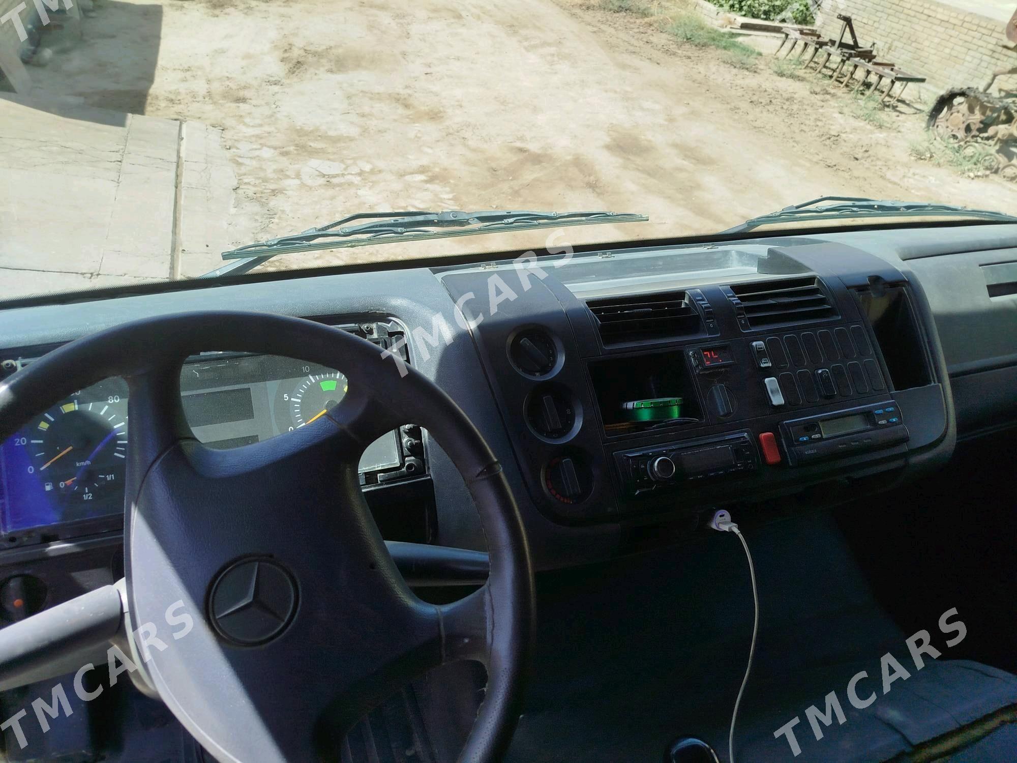 Mercedes-Benz ACTROS 3331 2003 - 500 000 TMT - Керки - img 6