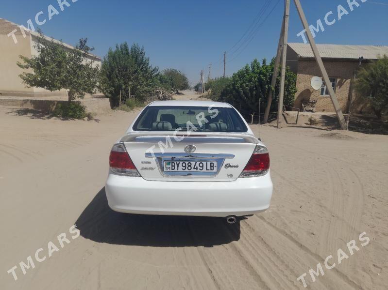 Toyota Camry 2002 - 170 000 TMT - Halaç - img 2