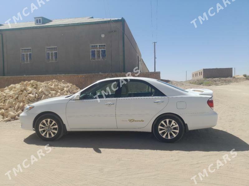 Toyota Camry 2002 - 170 000 TMT - Halaç - img 3