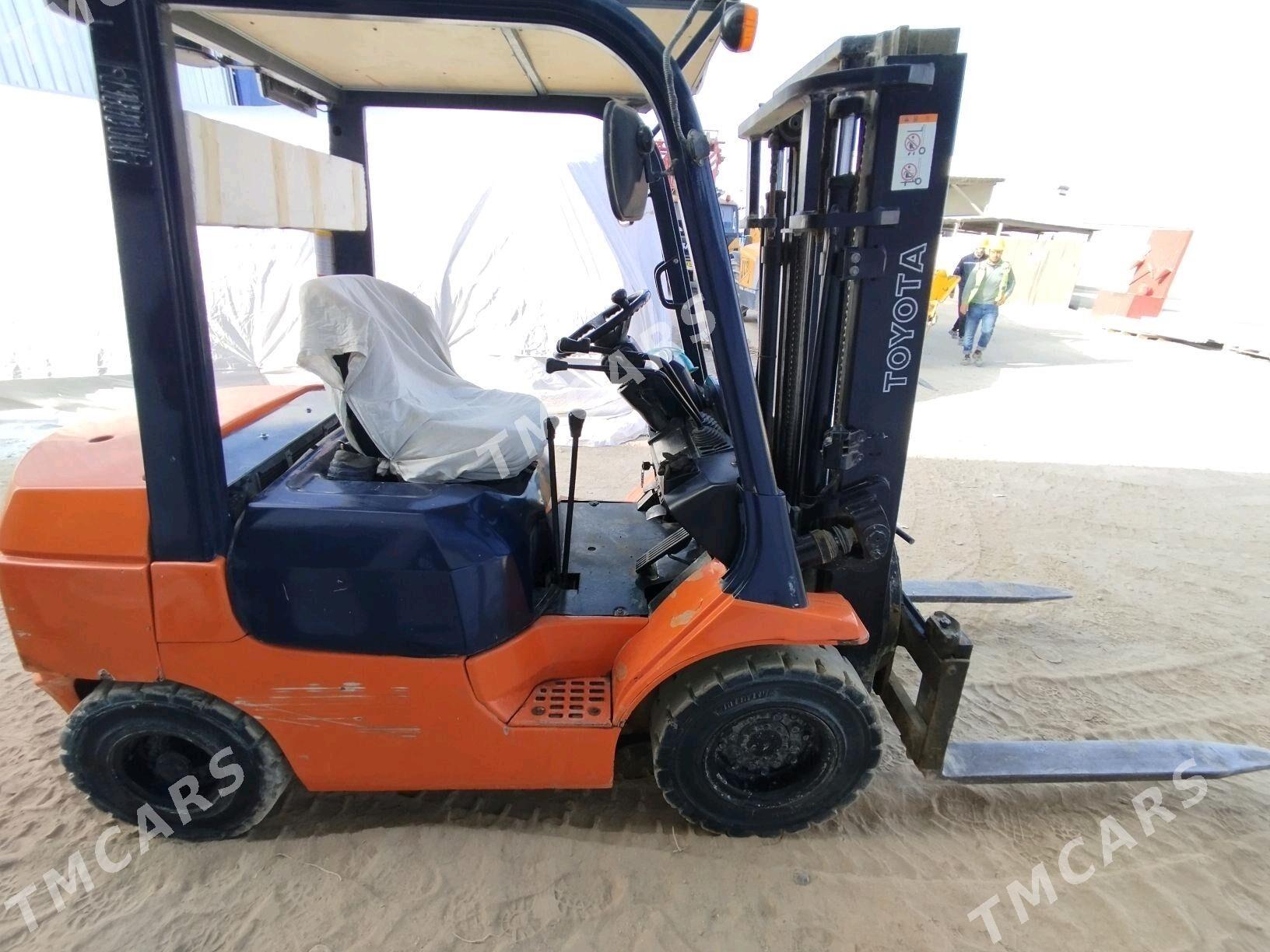 Kara Forklift 2005 - 120 000 TMT - Гёкдепе - img 3