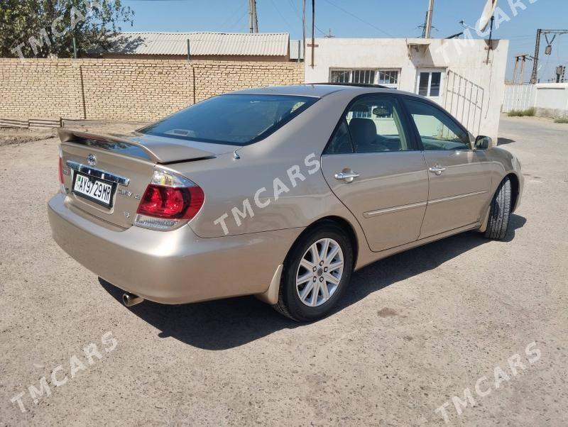 Toyota Camry 2005 - 270 000 TMT - Ёлётен - img 5