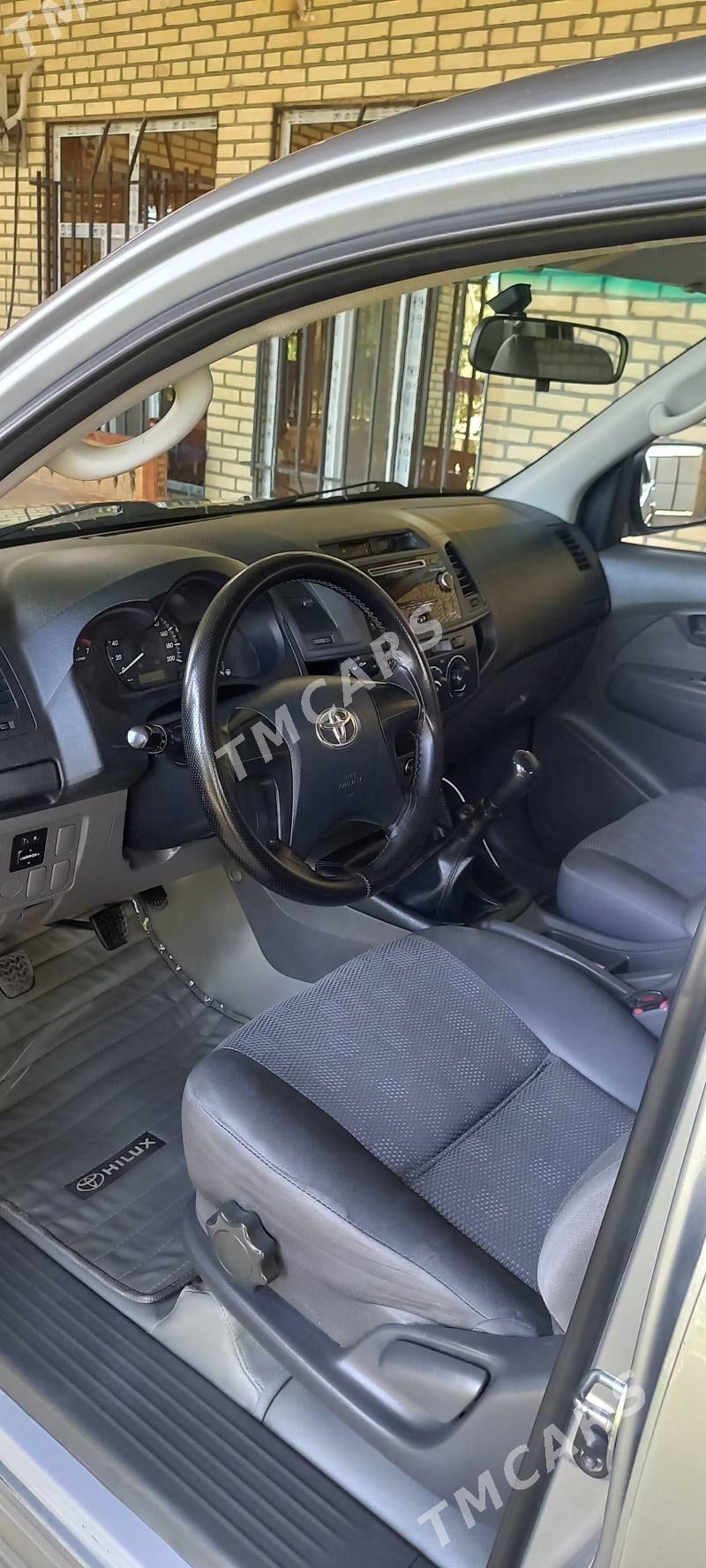 Toyota Hilux 2015 - 390 000 TMT - Gumdag - img 2