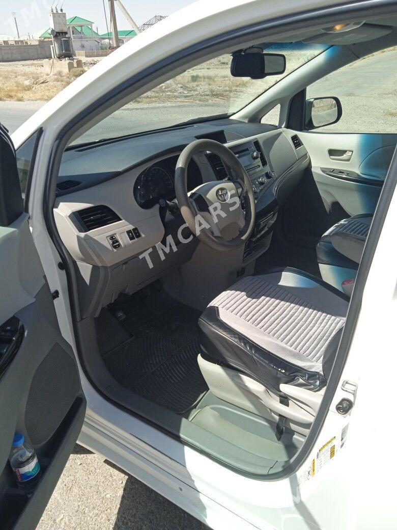 Toyota Sienna 2010 - 300 000 TMT - Balkanabat - img 5
