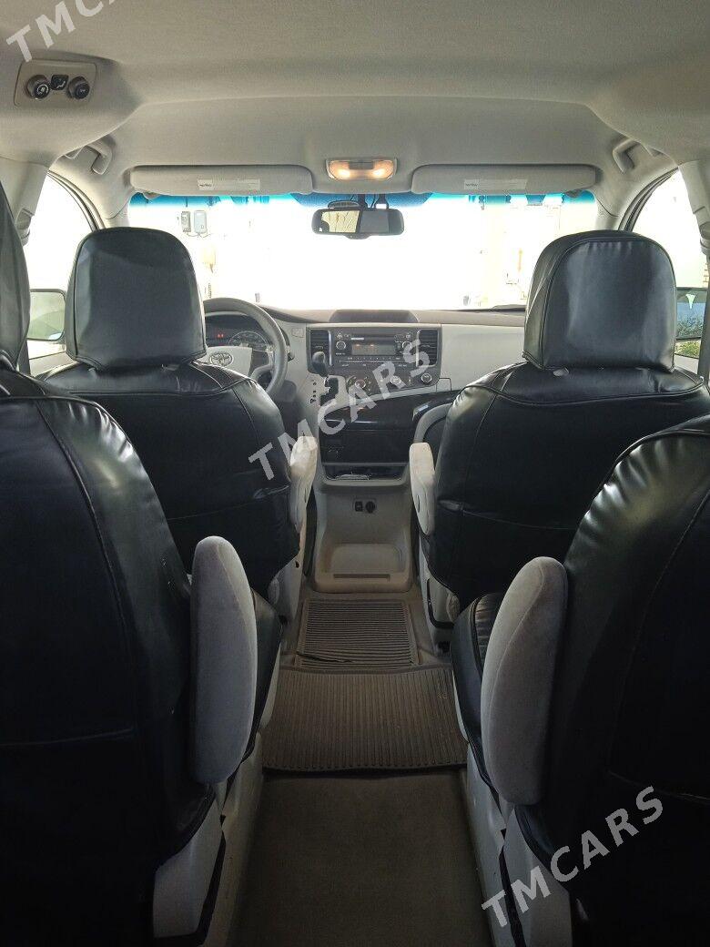Toyota Sienna 2010 - 300 000 TMT - Balkanabat - img 2