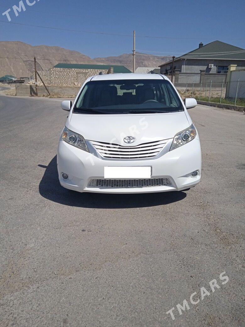 Toyota Sienna 2010 - 300 000 TMT - Balkanabat - img 9